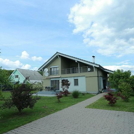 Sentis Hotel Oezjhorod Buitenkant foto