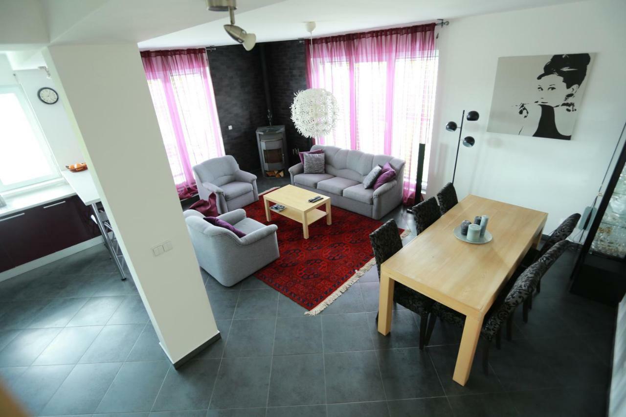 Sentis Hotel Oezjhorod Buitenkant foto