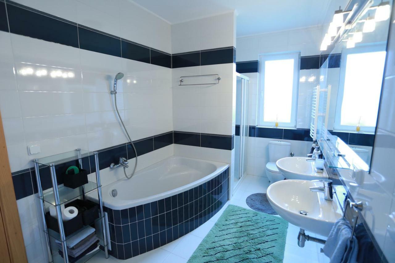 Sentis Hotel Oezjhorod Buitenkant foto