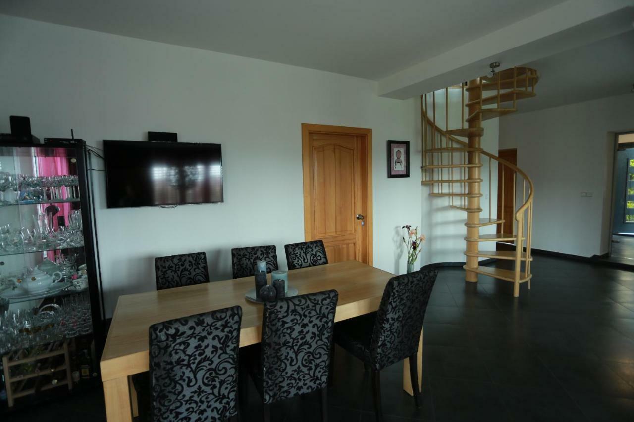 Sentis Hotel Oezjhorod Buitenkant foto