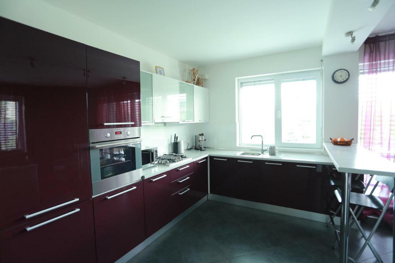 Sentis Hotel Oezjhorod Buitenkant foto